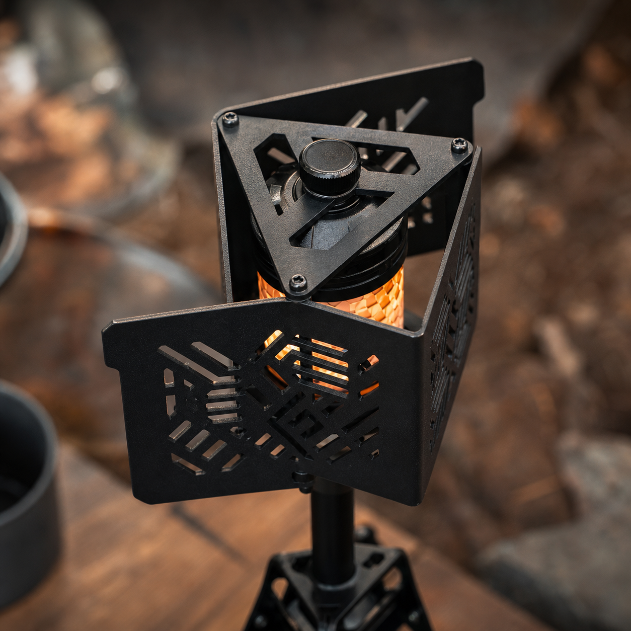 Rotating Camp Lantern Shade 04 detail